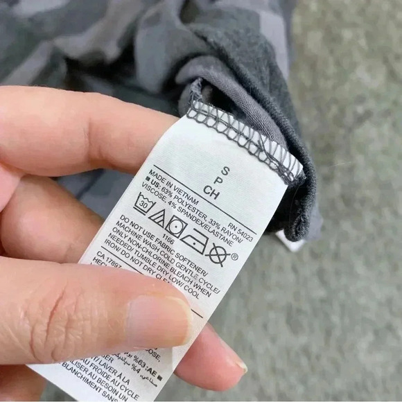 NWT Old Navy Active Camo Top - Picture 7 of 9